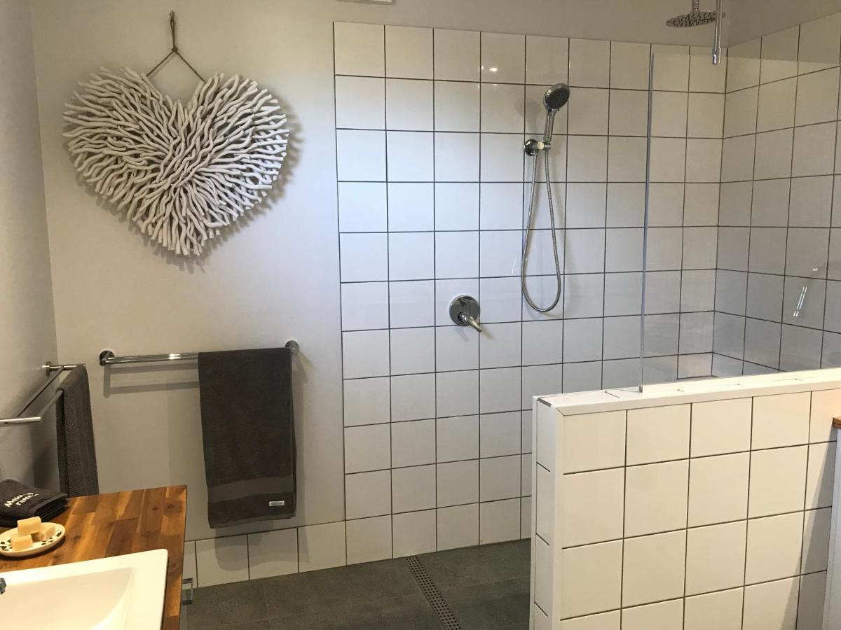 מטונג Gillys Guesthouse מראה חיצוני תמונה