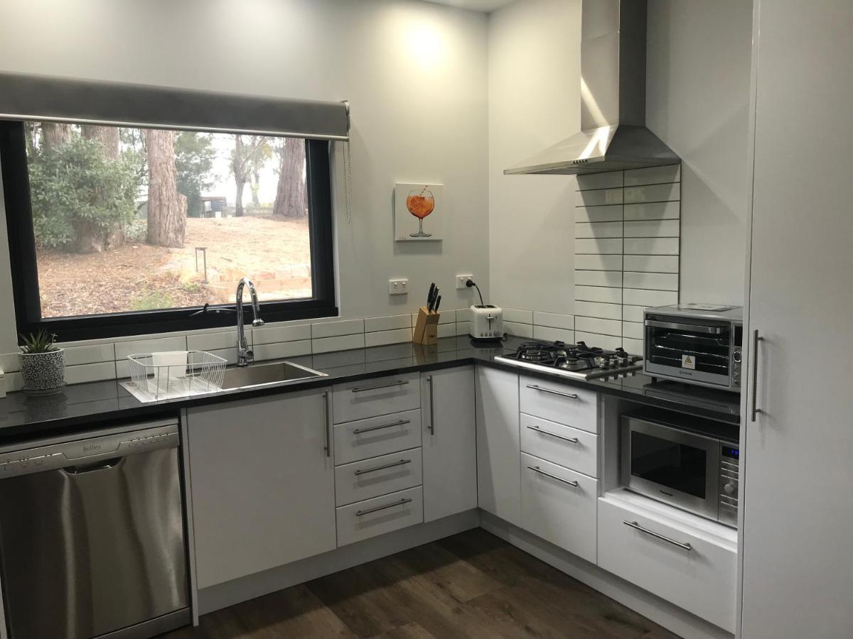 מטונג Gillys Guesthouse מראה חיצוני תמונה
