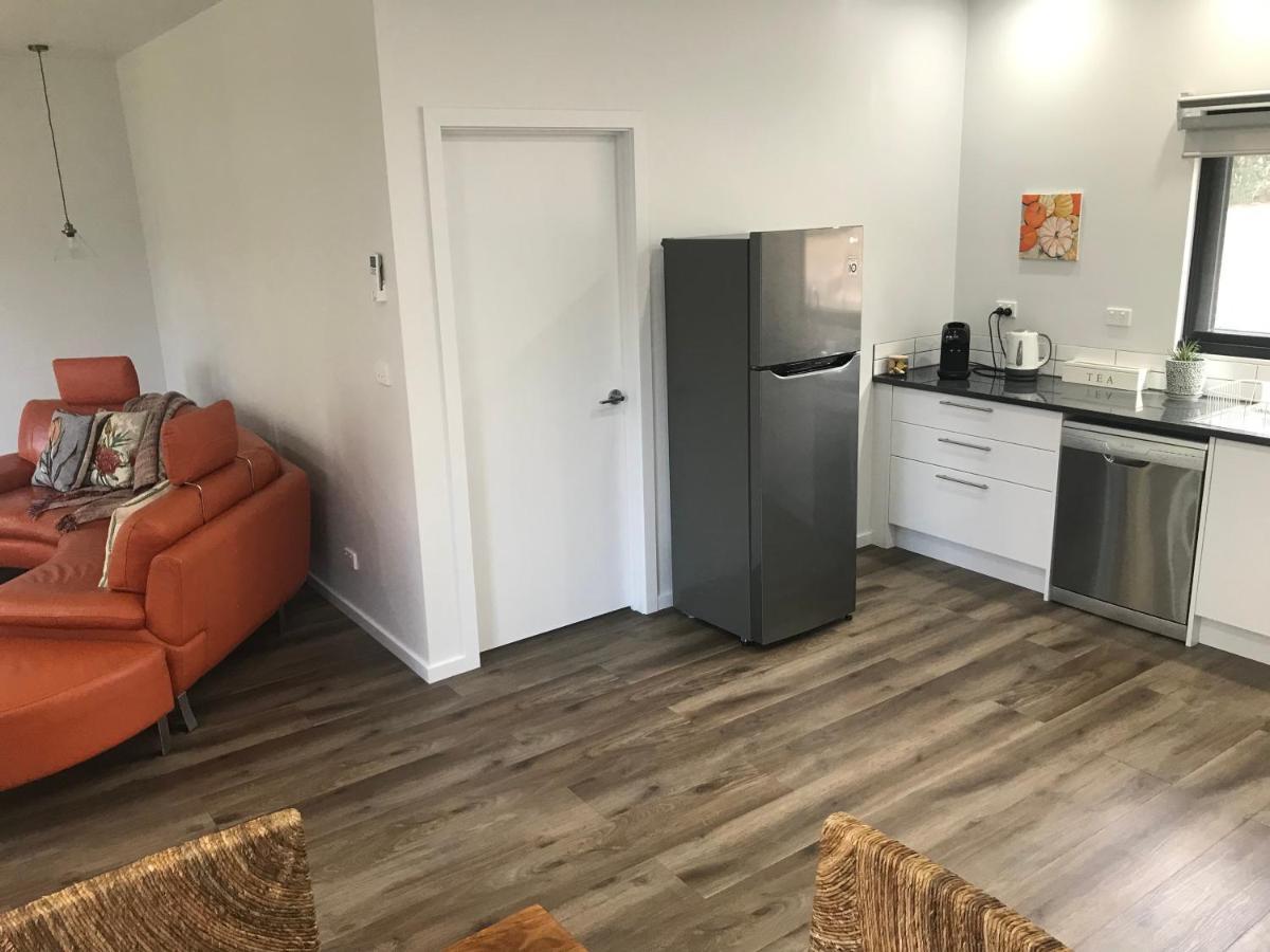 מטונג Gillys Guesthouse מראה חיצוני תמונה